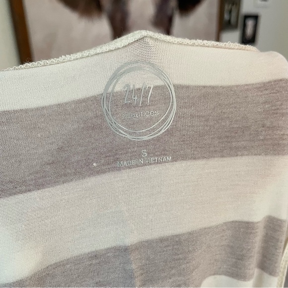 Women's Striped Sleeveless Top - Red and Beige - Picture 6 of 7